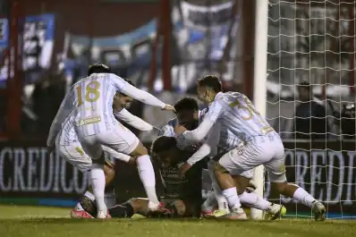 De la polémica al éxtasis: Atlético Tucumán hizo justicia en los penales y está en semis