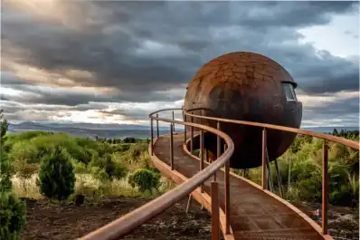 El rincón mágico de la Patagonia que esconde una casa con forma de huevo de dragón