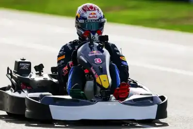 Max Verstappen largó último ante 100 rivales y ganó una increíble carrera de karting