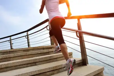 Cuántos escalones recomiendan subir por día para mejorar la salud y vivir más
