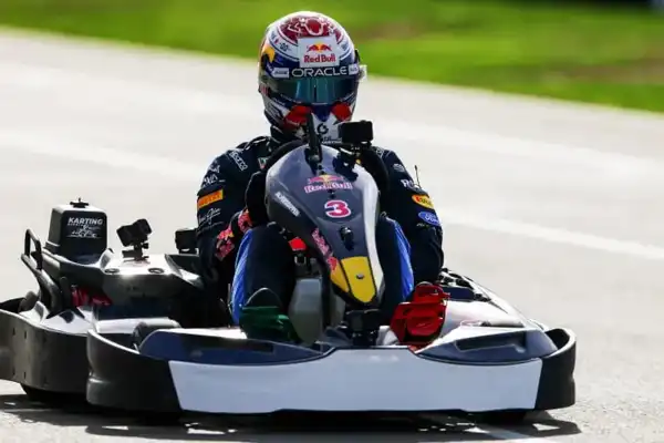 Max Verstappen largó último ante 100 rivales y ganó una increíble carrera de karting
