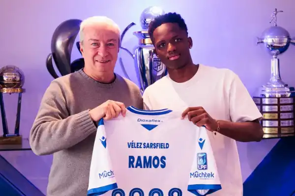 Stephen Kiki Ramos, la promesa nacida en Haití y figura del Sub 17, firmó su primer contrato con Vélez