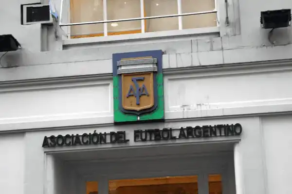 La AFA postergó el fallo por el reclamo de Vélez contra Boca: cuándo se conocería la resolución