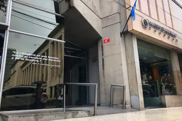 Un abogado denunció haber sido maltratado en una comisaría y el Colegio exigió respuestas a la Policía y al Ministerio de Seguridad