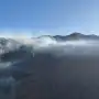 Defensa Civil despliega brigadistas para contener un incendio en la alta montaña