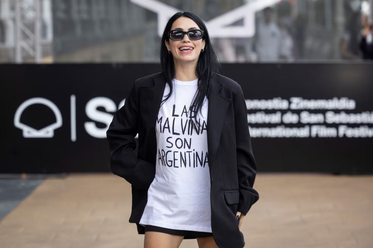 EL LOOK DE LALI. La actriz y cantante acompañó la presentación de “Glaxo”, la película dirigida por Benjamín Naishtat que compite en el festival español.