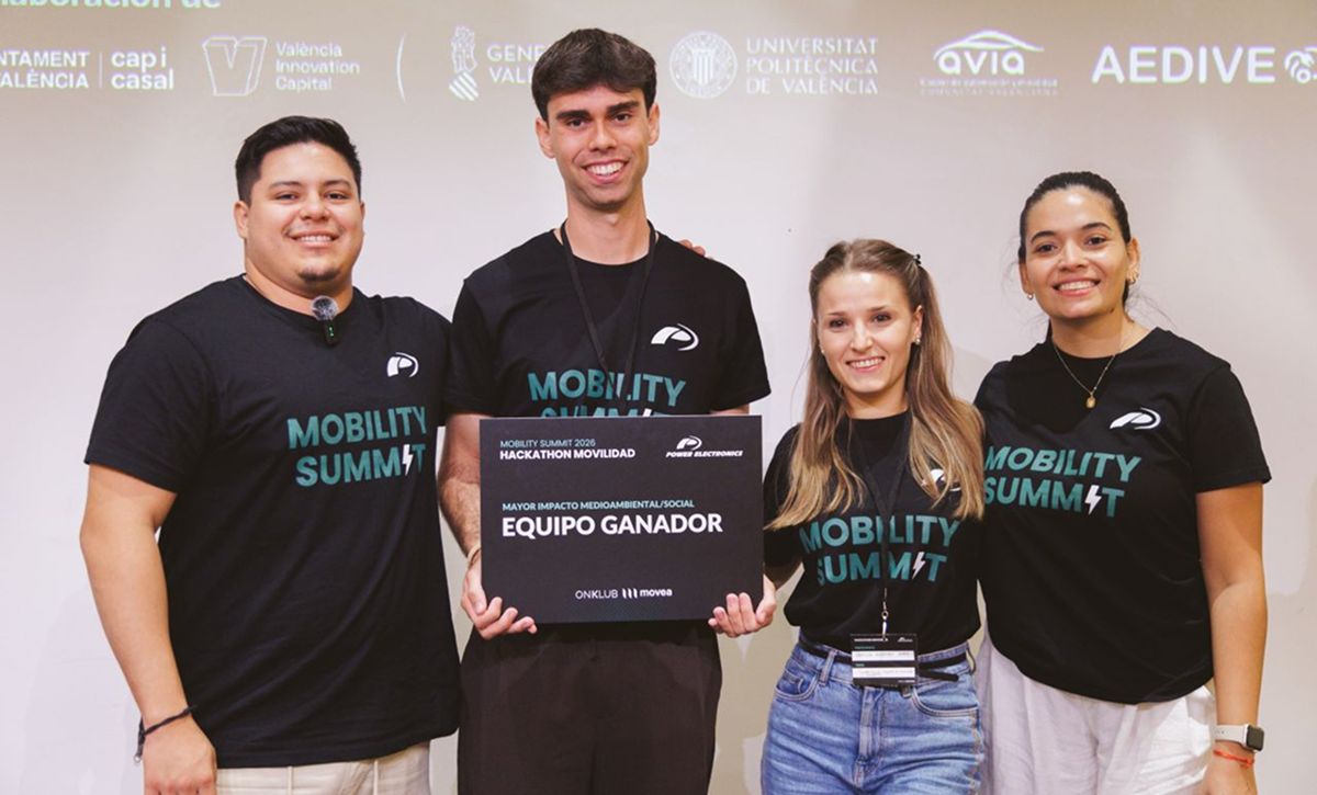 EQUIPO. Rocío junto a sus compañeros del hackathon de movilidad