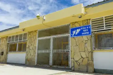 Una adolescente fue atacada con una tijera por la espalda en una escuela de Neuquén