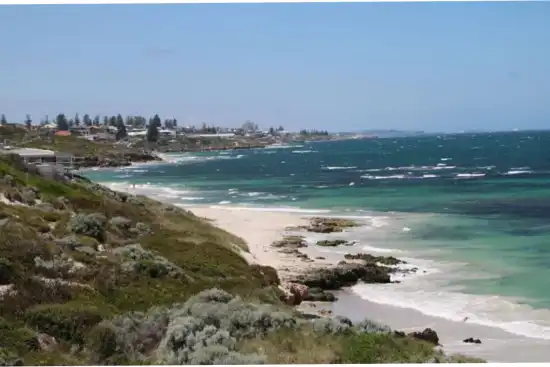 550x367_policia-esta-buscando-persona-desaparecida-playa-sorrento-perth-tras-presunto-ataque-tiburon-1154548-110928.webp
