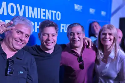 Un legislador tucumano con Axel Kicillof y un ministro en el festejo por el Día del Niño
