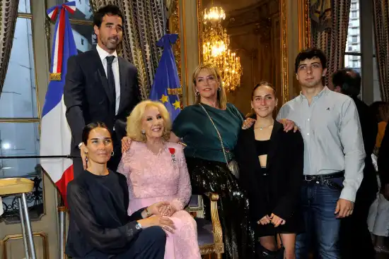 550x367_mirtha-legrand-junto-familia-1154678-132054.webp