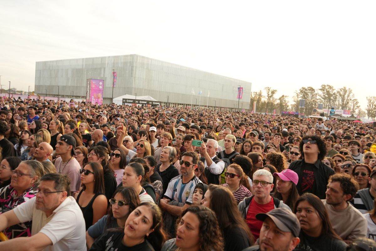 FIESTA. Los Fan Fest convocaron miles de personas para los shows realizados en cada día de competencia.