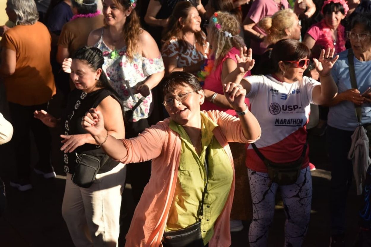 Participantes de bailoterapia y zumba