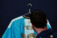Lionel Messi presentó la camiseta especial que usará en su último partido con la Selección