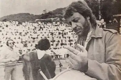 Recuerdos fotográficos: 1984. Canto masivo de 1.500 chicos con Leda Valladares y León Gieco en El Cadillal
