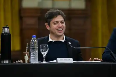 Kicillof viaja a Nueva York: reuniones con inversores, agenda política y coincidencia con Milei