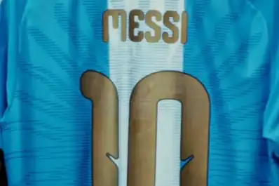 Lionel Messi presentó la camiseta especial que usará en su último partido con la Selección
