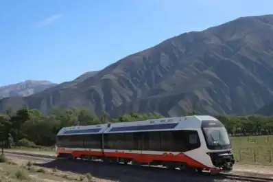 Europa podría copiar el sistema del tren solar de la Quebrada de Humahuaca en varias ciudades