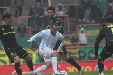 El costo de la seguidilla: a Atlético Tucumán le faltaron piernas, falló por las bandas y pagó caro en el Minella