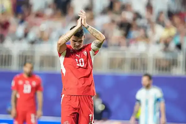 Escándalo en Suiza: Granit Xhaka admitió que falsificó un certificado de vacunación contra el COVID-19