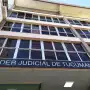 Después de un robo, usó la tarjeta de la víctima para comprar y retirar dinero en tres ciudades