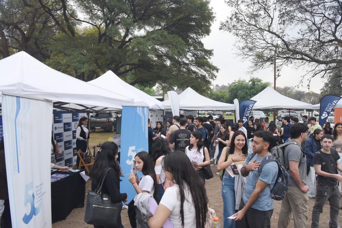 FERIA DE EMPRESAS. La UNT reunirá a estudiantes, graduados y compañías en una jornada abierta y gratuita con charlas, talleres y entrevistas laborales.