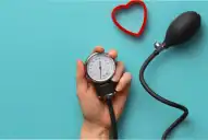 El hábito diario que puede ayudar a bajar la presión arterial en pocos minutos