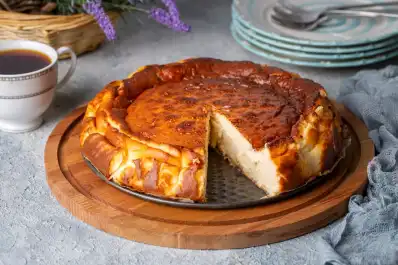 La torta vasca de Paulina Cocina: el delicioso postre de queso de nueve pasos