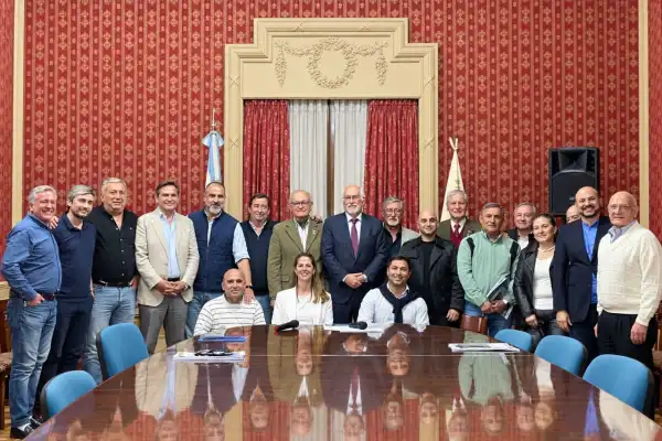 Héctor Viñuales fue reelecto al frente de la FET y planteó como prioridades el consumo y el endeudamiento