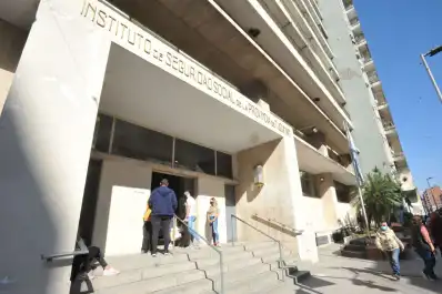 Investigan a tres sospechosos por una estafa de $10 millones a una pensionada del Subsidio de Salud