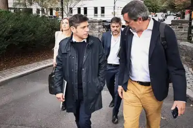 Axel Kicillof compartió un desayuno con el alcalde de Nueva York y con Pedro Sánchez