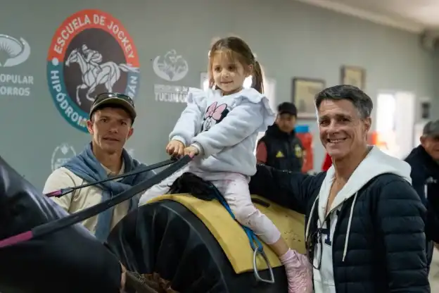 Un jockey campeón de Brasil quedó sorprendido con el Hipódromo de Tucumán