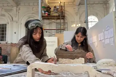“Esos andamios son su aula”: estudiantes de Artes trabajan restaurando el Museo Timoteo Navarro