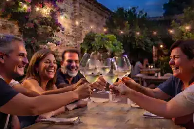 Blancos, rosados y naranjos: 14 vinos frescos que los especialistas recomiendan para los días calurosos