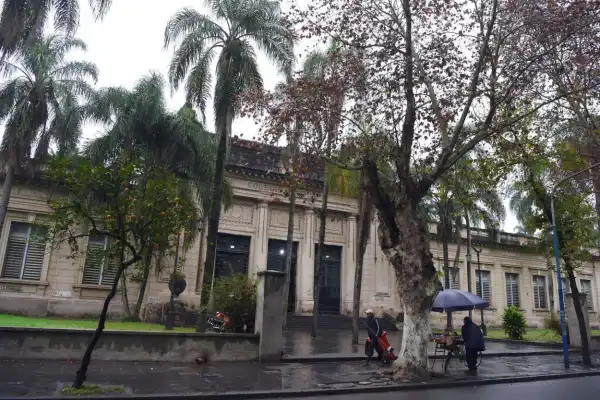 El Colegio Nacional recupera sus rejas originales
