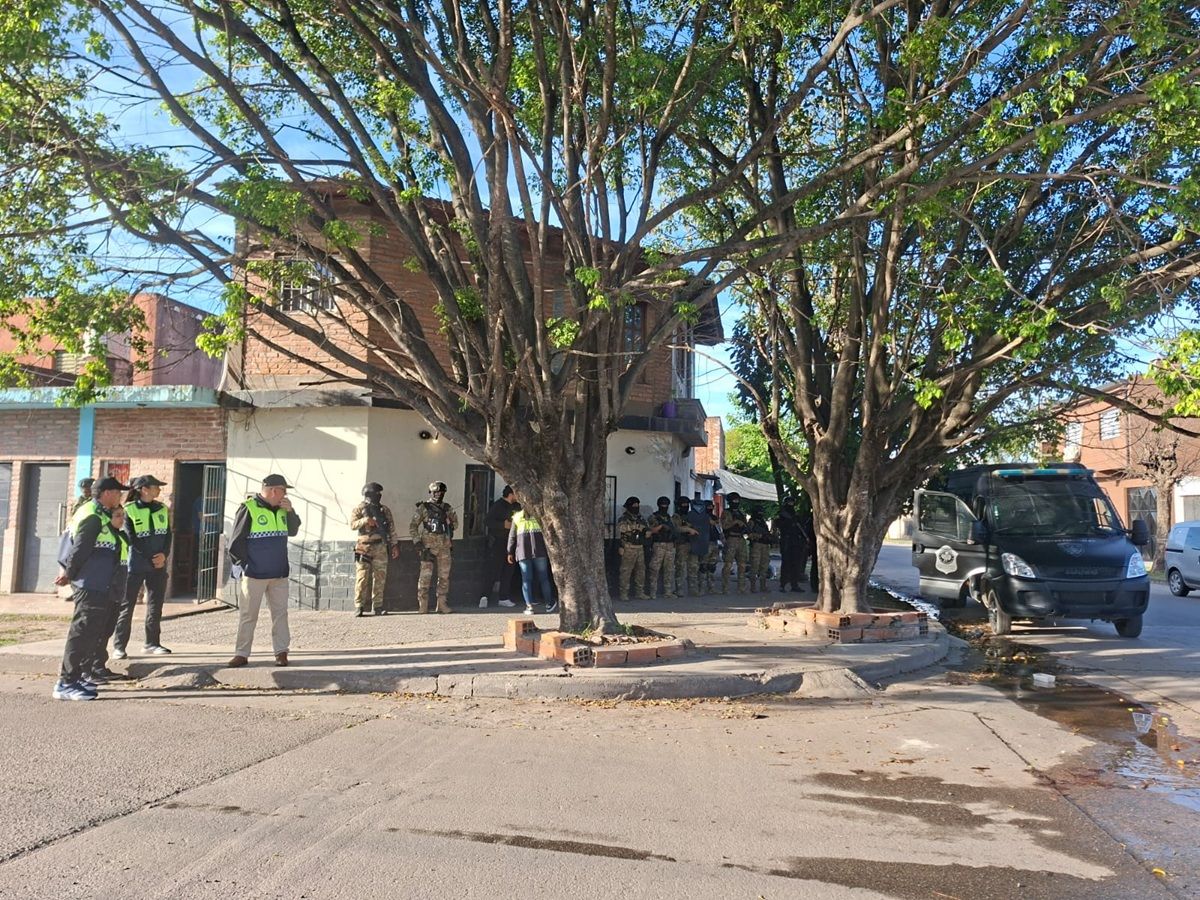 OPERATIVOS. La Policía realizó una serie de allanamientos para capturar a los acusados.
