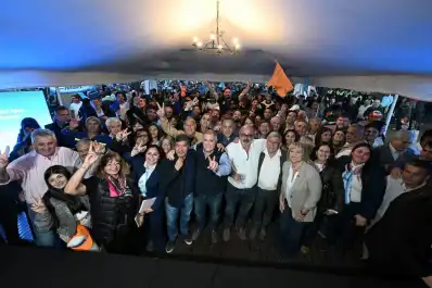 Dos reuniones, una foto y (demasiadas) sospechas en la Capital
