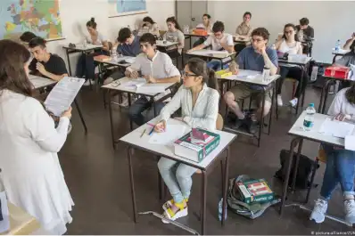 Italia endurece las reglas en las escuelas: qué cambia para los alumnos extranjeros