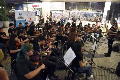 18 años de música popular: la orquesta infantojuvenil Rolando Chivo Valladares dio un concierto a cielo abierto