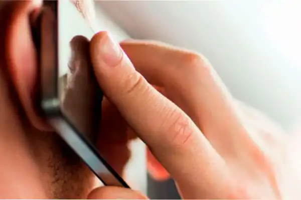 Alerta por una estafa telefónica con tarjetas: el falso aviso de Google que simula un asistente virtual y vacía cuentas