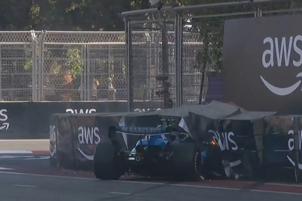 Albon fuera del GP de Azerbaiyán por un choque
