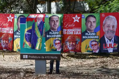 Lula y Flávio Bolsonaro lanzan ejércitos digitales para conquistar el voto en Brasil