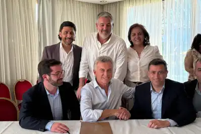 Un tucumano junto a Macri en Jujuy y Manzur en Las Talitas, tras la foto con CFK