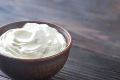 Cómo hacer yogur griego casero rico en proteína: el truco para que quede espeso y cremoso