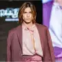 El Brad Pitt chaqueño: nació en Villa Ángela, vendía pan casero y hoy conquista las pasarelas como modelo