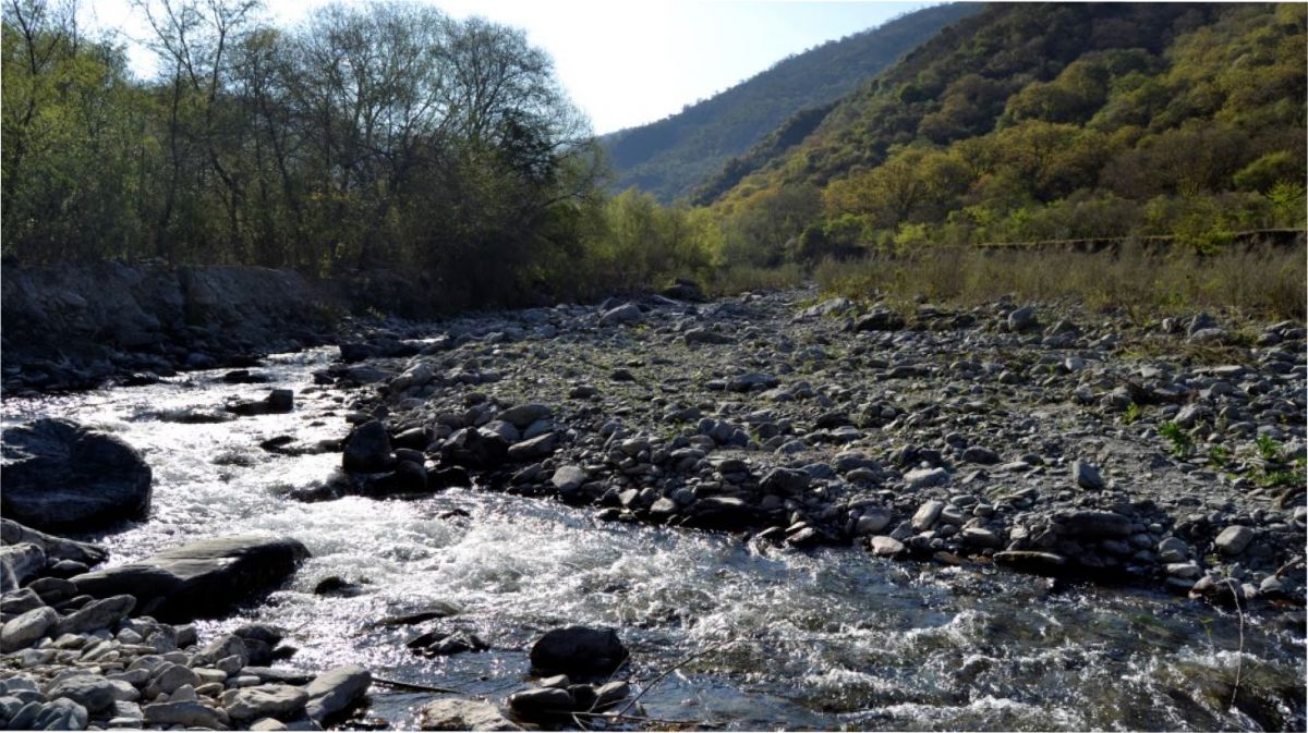 A solo 18 kilómetros de San Pedro de Colalao se puede visitar el paraje Hualinchay, ubicado a 1700 metros sobre el nivel del mar.