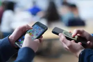 Consumo problemático del celular en adultos: cómo afecta a la salud mental