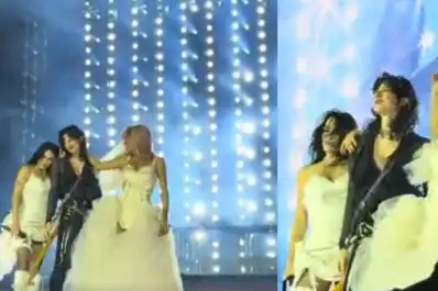 Video: el apasionado beso entre Lali, Tini y Marilina Bertoldi que hizo estallar las redes