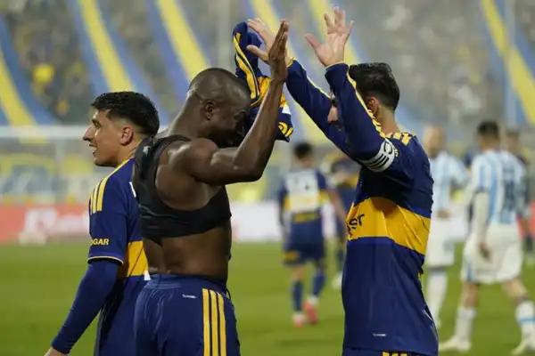 Boca lo dio vuelta con tres cabezazos de Valencia, dejó a Racing sin respuestas y se clasificó a las semis de la Copa Argentina
