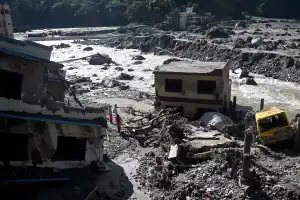 Nuevo alud en Nepal: dos muertos y 14 desaparecidos tras el derrumbe de un campamento en el Himalaya